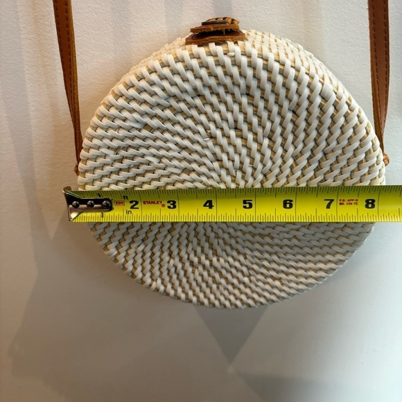 CANTINE Style Crossbody Bag Purse with a Floral Lining and Adjustable Thin Strap - Picture 3 of 10